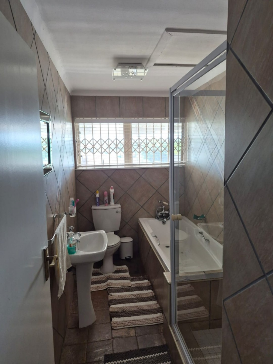 4 Bedroom Property for Sale in Blue Bend Eastern Cape